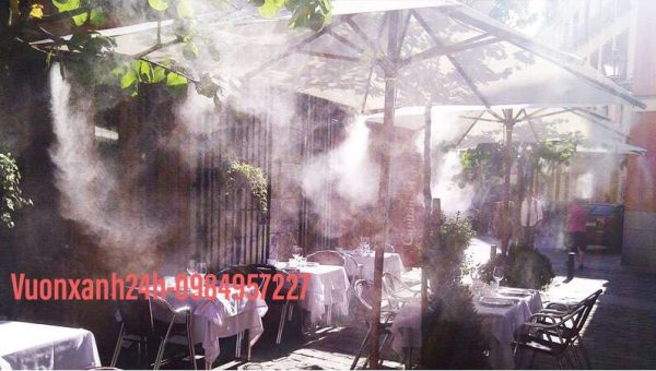 hệ thống tưới phun sương làm mát quán cà phê